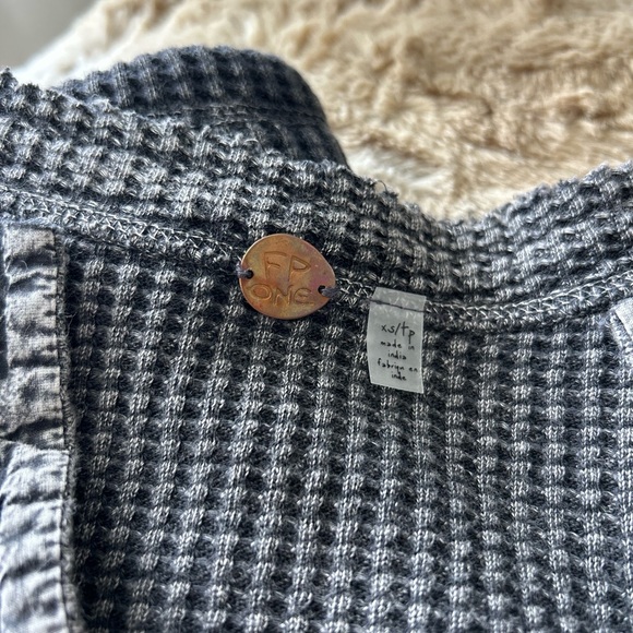 Free People Henley top! - Picture 2 of 2